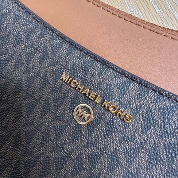 NWOT Michael Kors Logo Brown Pochette Shoulder Bag w/ Matching Passport Wallet - Picture 12 of 13